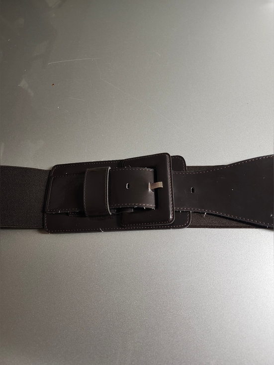 Dark Brown Elastic Waist Belt With Patent Buckle - Picture 2 of 4